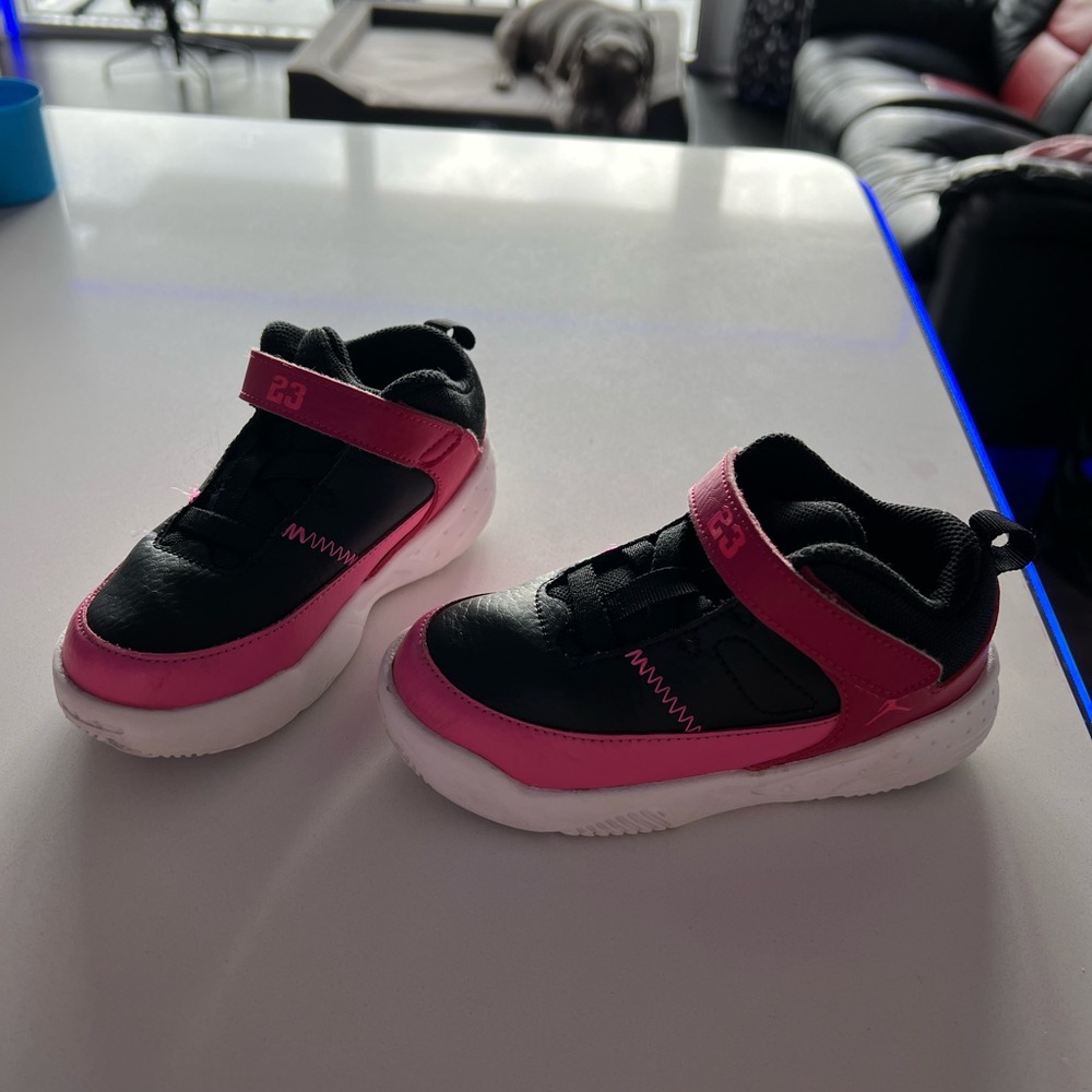 Black and Pink Kids Jordan’s Size 9C (8.5 UK)